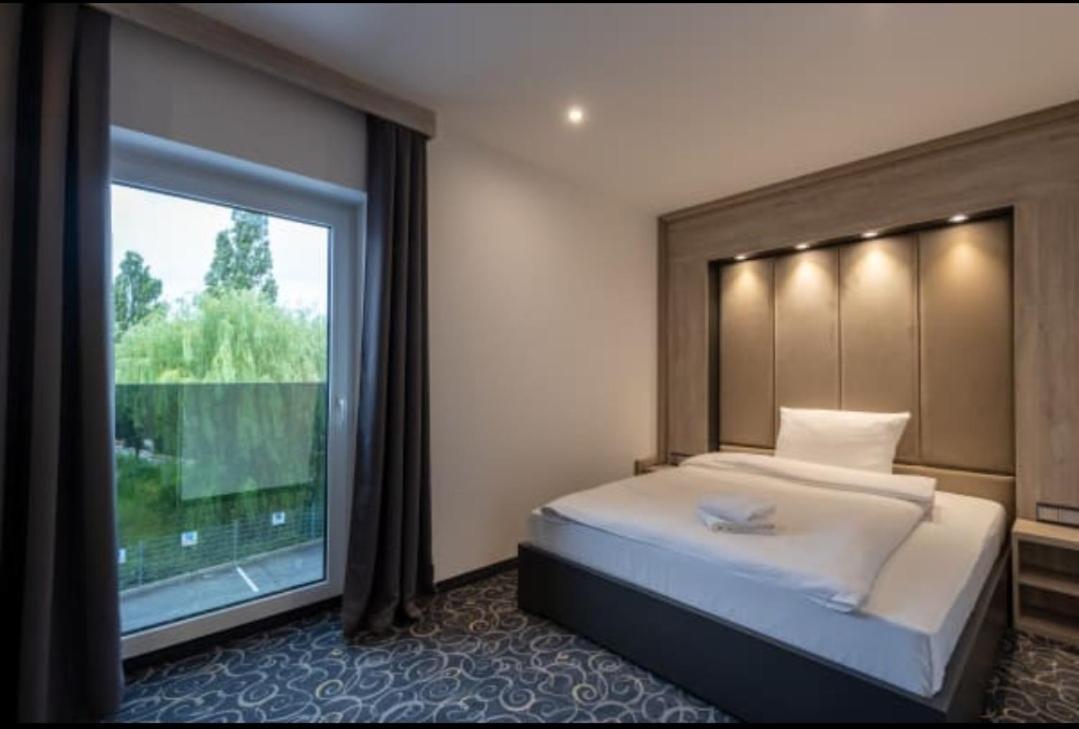 Hotel Business Bay Das Ehemalige Staycation Hotel Зиндельфинген Экстерьер фото