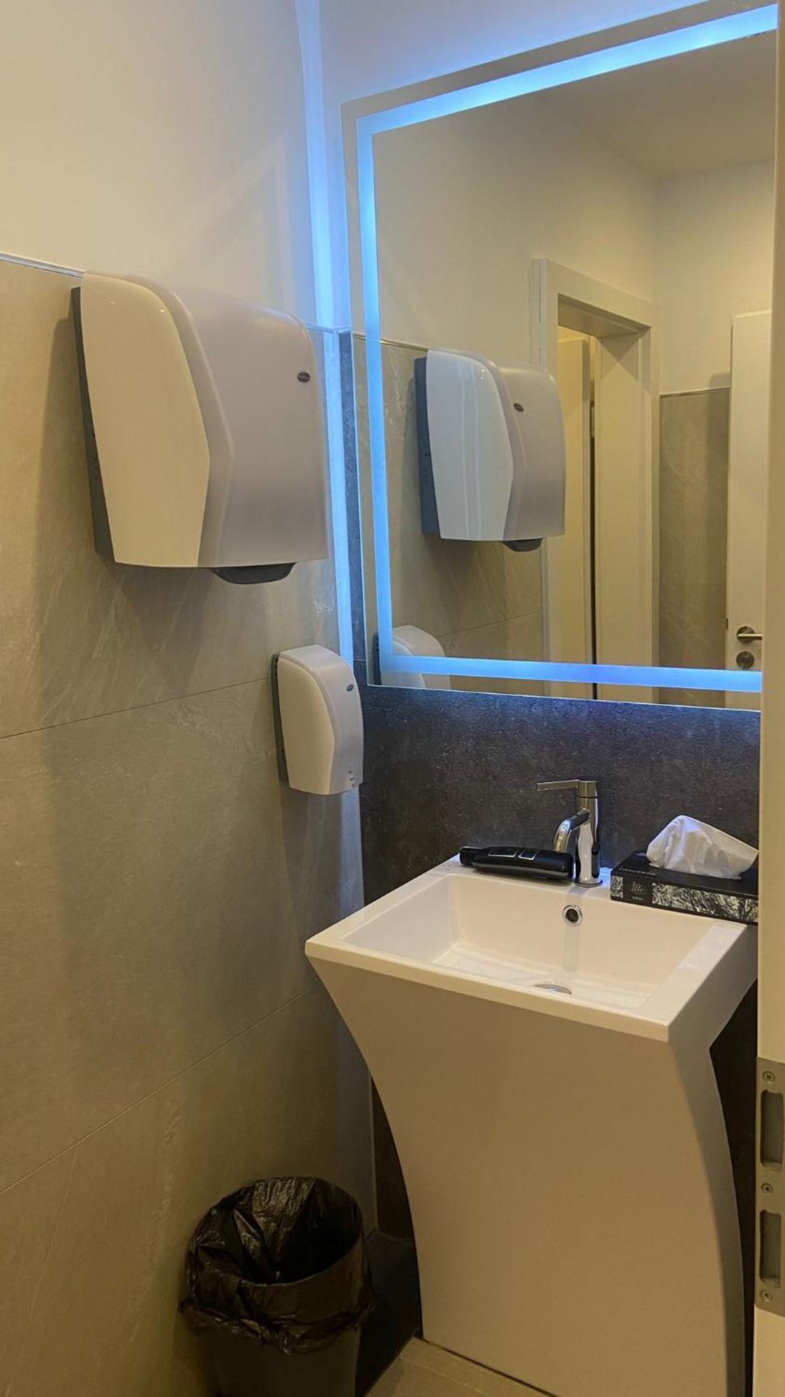 Hotel Business Bay Das Ehemalige Staycation Hotel Зиндельфинген Экстерьер фото